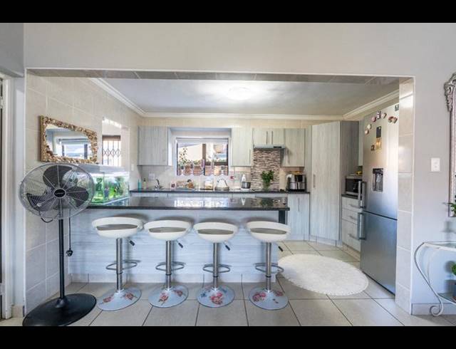 3 BEDROOM HOUSE FOR SALE IN ISLAND VIEW